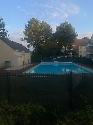 Detente Aux Portes Du Circuit Des 24h Le Mans