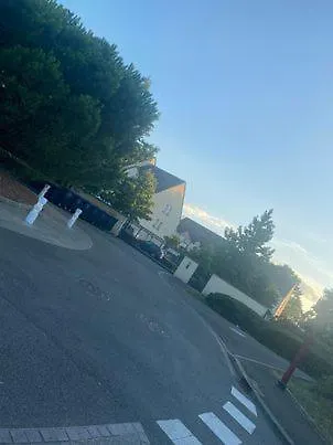 Detente Aux Portes Du Circuit Des 24h Ле-Ман
